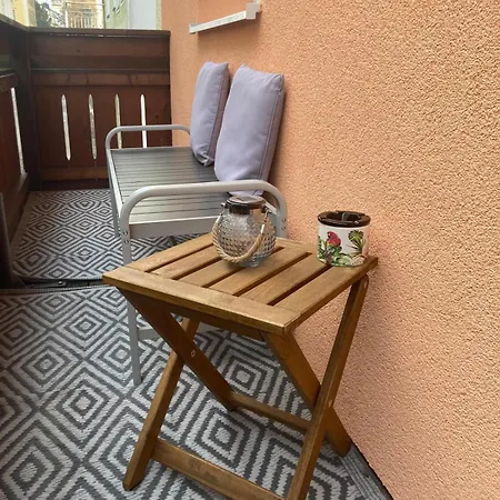 Im Zentrum Mit Balkon Und Parkplatz *